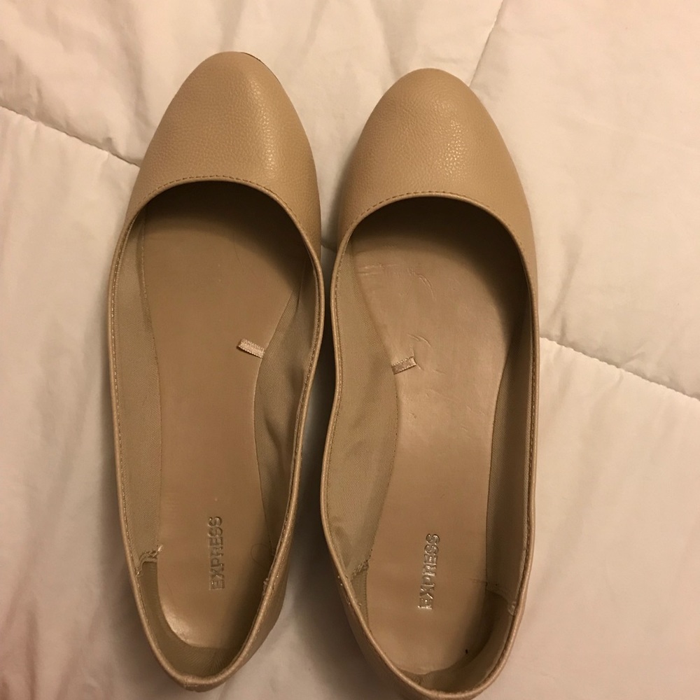 Basic nude flats